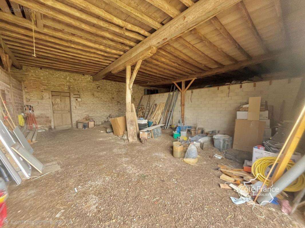 Maison à VIC-DE-CHASSENAY