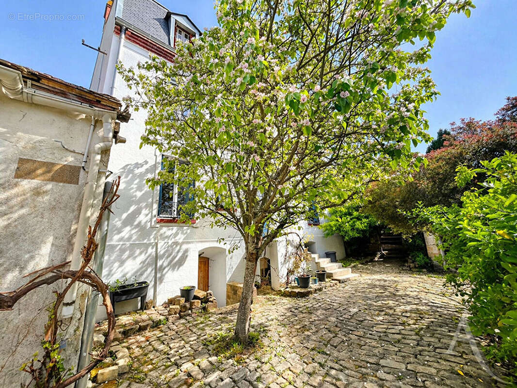 Maison à FOLLAINVILLE-DENNEMONT