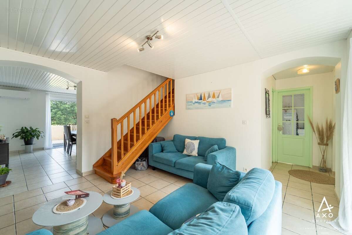 Maison T6 avec jardin et carport sur un terrain avec vue dégagée - photo 4