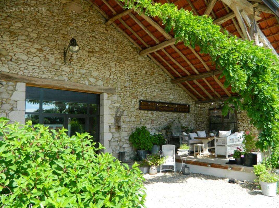 Grange convertie en loft avec maison d'amis, piscine chauffée et dépendances - photo 2