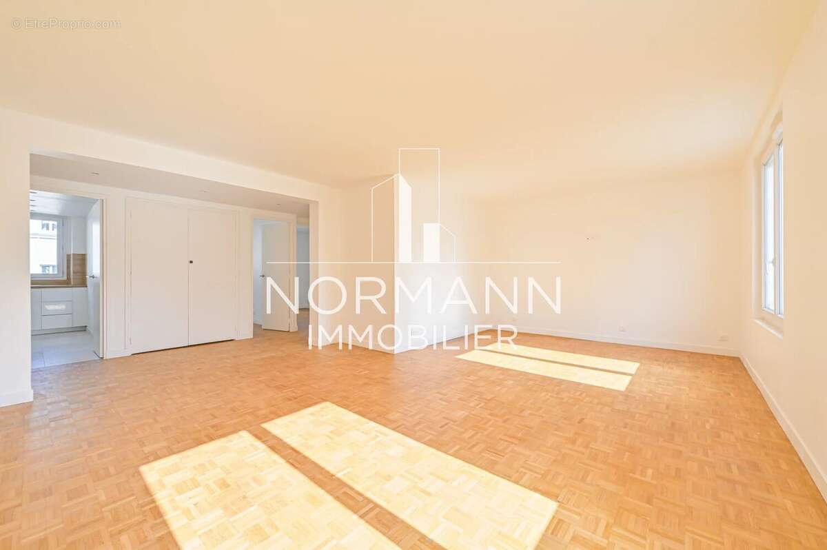 Appartement à PARIS-15E