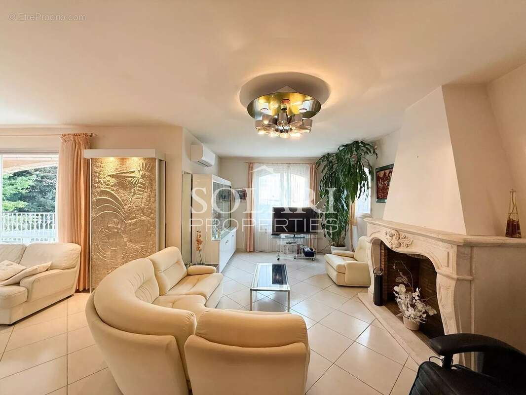 Maison à MANDELIEU-LA-NAPOULE