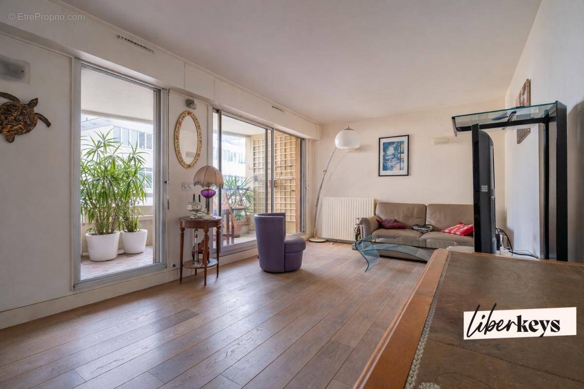 Appartement à PARIS-15E