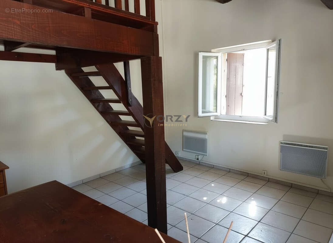 Appartement 39 m² à Saint-Chamas  - photo 4