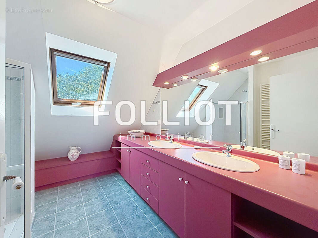 Maison Saint Denis Le Vetu 6 pièce(s) 190 m2 - photo 8