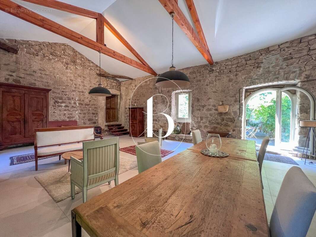 Maison 330 m² à Vinezac  - photo 5