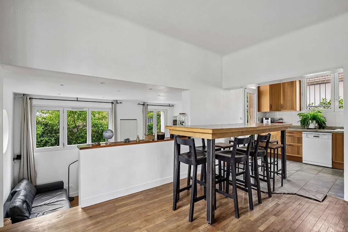 Bas de Chatou - Maison 136 m² au sol - 7 mn RER et centre ville - photo 7