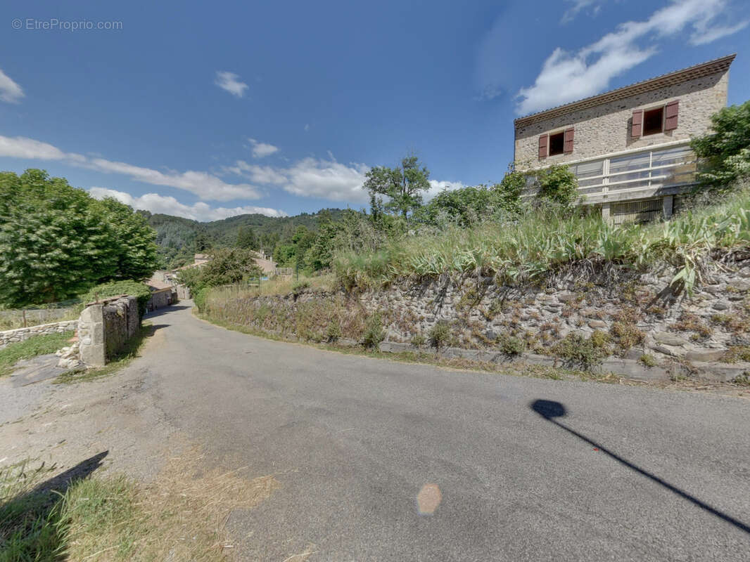 Maison à LES OLLIERES-SUR-EYRIEUX