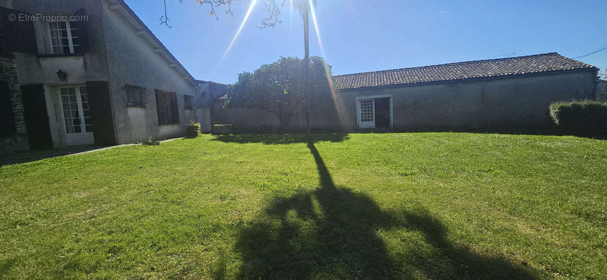 Maison à vendre de 7 pièces de 257 m2  edit - photo 18