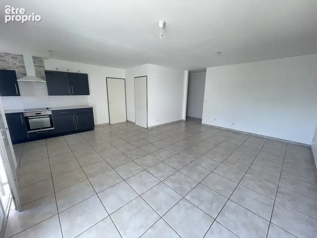 Maison de plain-pied avec extérieur ensoleillé, à proximité du centre-ville - photo 6