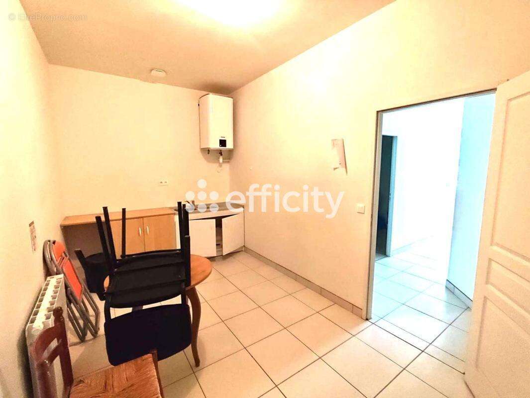 Commerce à TREMBLAY-LES-VILLAGES