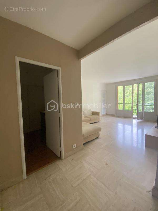 Appartement T4 situé dans un environnement calme et agréable, à proximité du centre-ville de Aix en Provence - photo 3