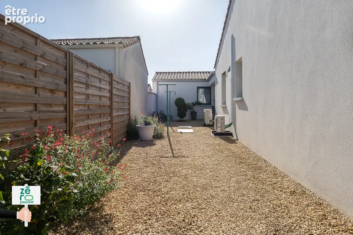 Ensemble immobilier récent de plain-pied à Saint-Michel-en-l’Herm   Maison de 110 m2 et logement indépendant - photo 27