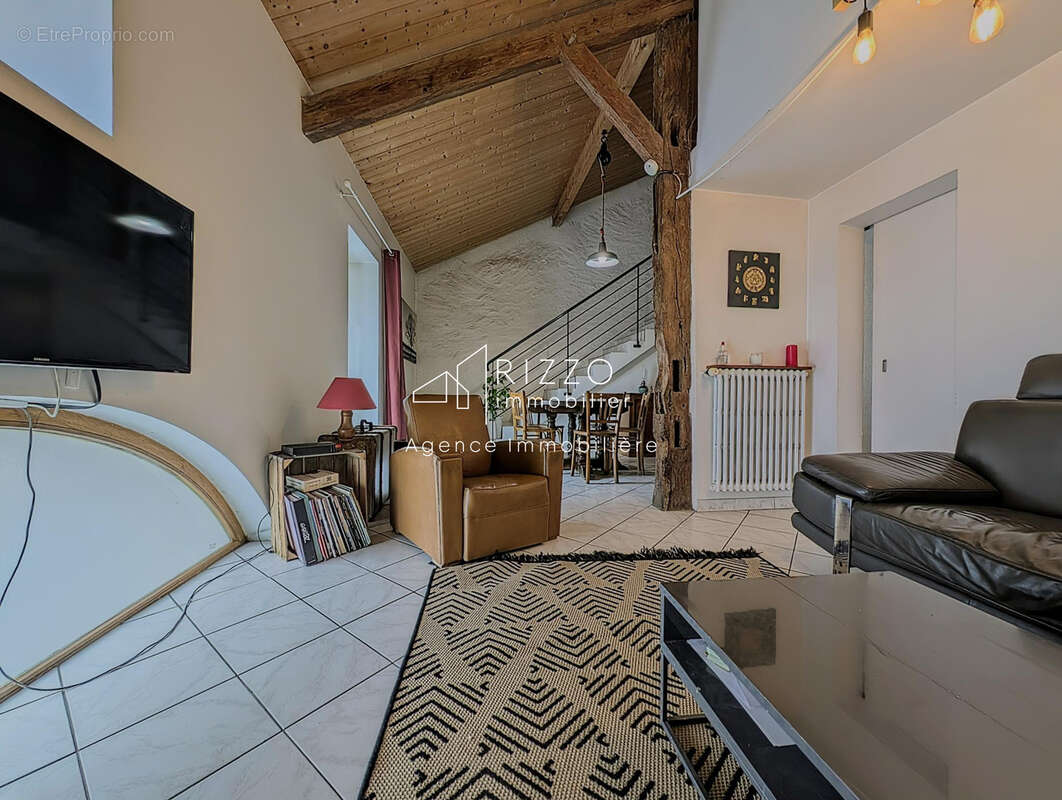 Maison à CESSY