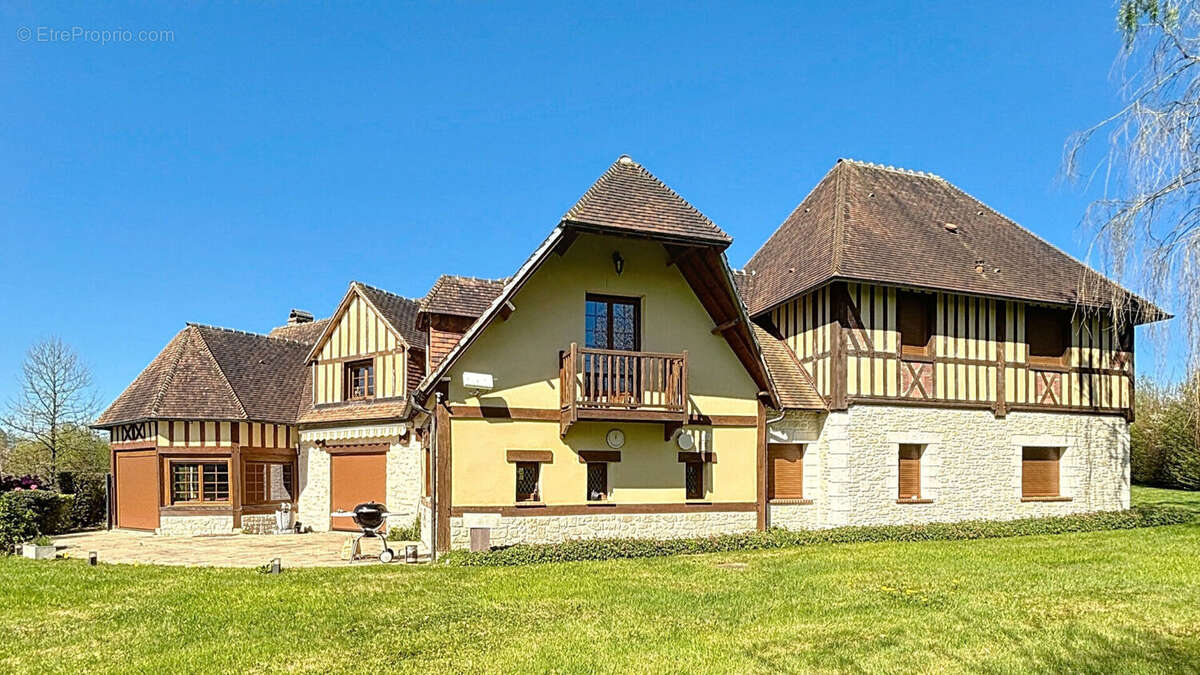 Maison à FAUGUERNON