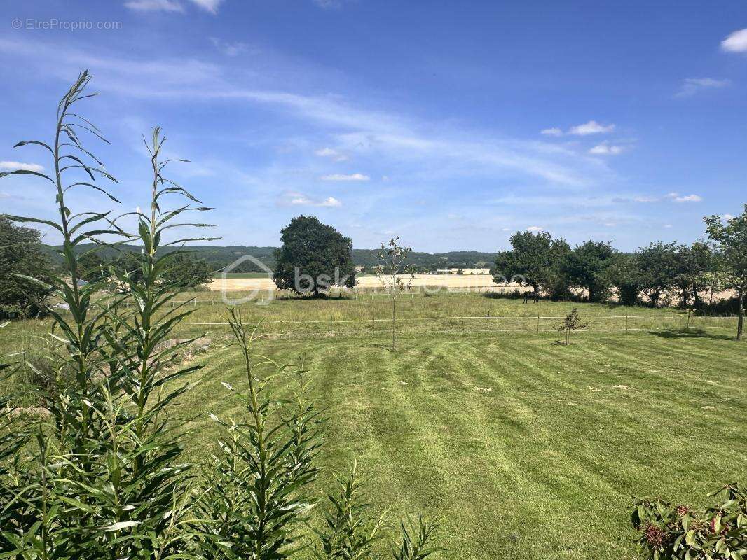 Maison à VILLECOMTAL-SUR-ARROS
