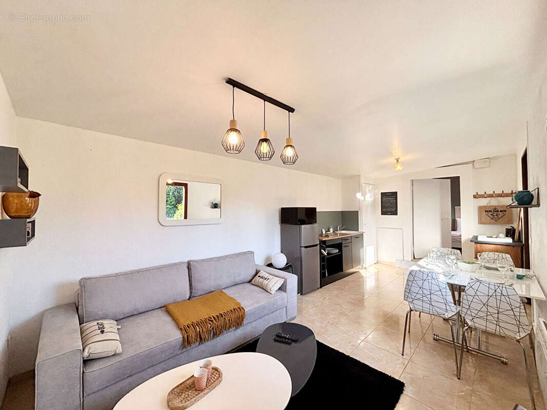 Proche commerces & plage - maison de deux pièces - photo 2