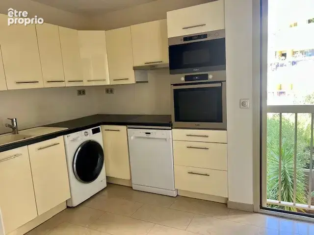 Tres beau 3 pieces + terrasse + parking dans residence securisee avec piscinne - photo 3