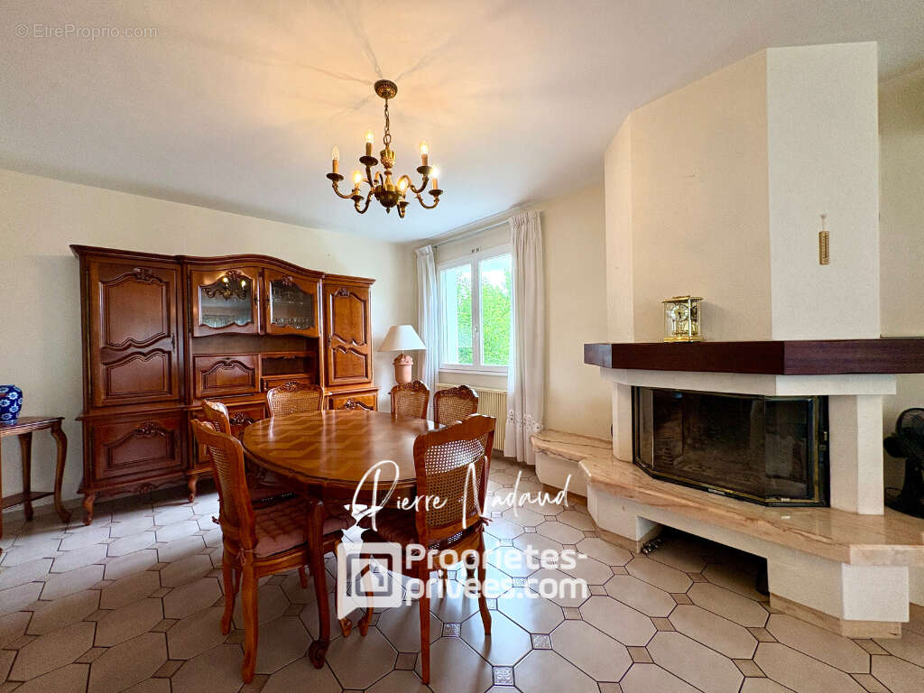 Maison Les Eglisottes Et Chalaures 6 pièces 5 chambres - photo 4