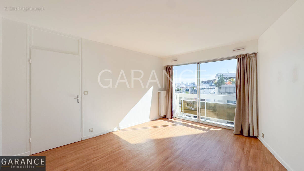 Appartement à PARIS-14E