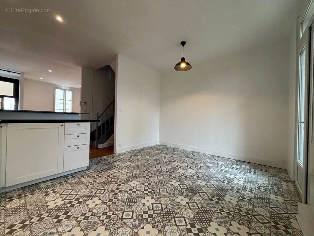 Charmante maison de ville rénovée avec 3 chambres - photo 5