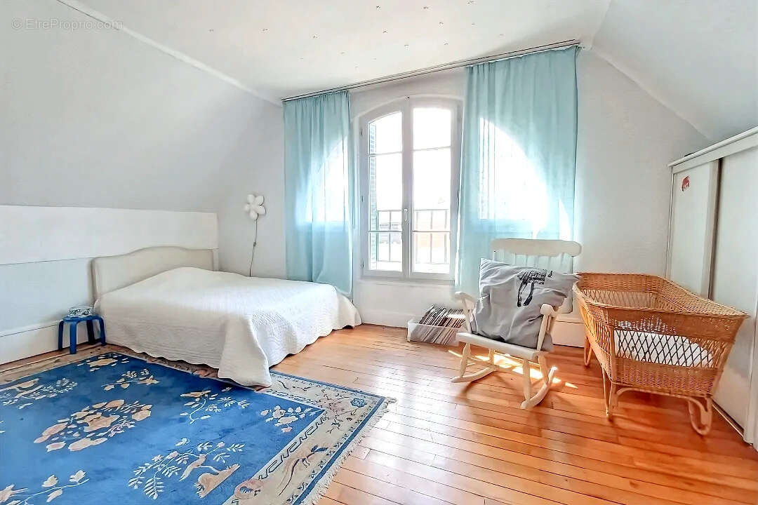 Appartement à ENGHIEN-LES-BAINS