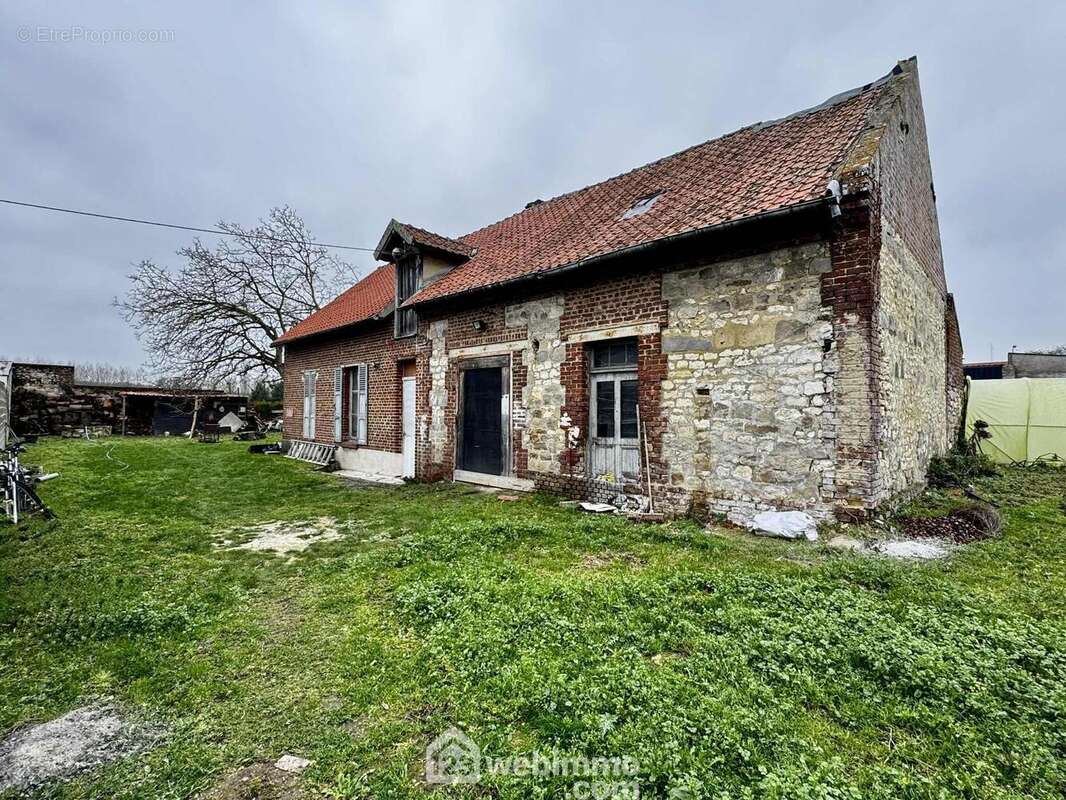 À découvrir sans tarder : maison à rénover offrant un fort potentiel, idéale pour un projet sur mesure ! - Maison à VERSIGNY