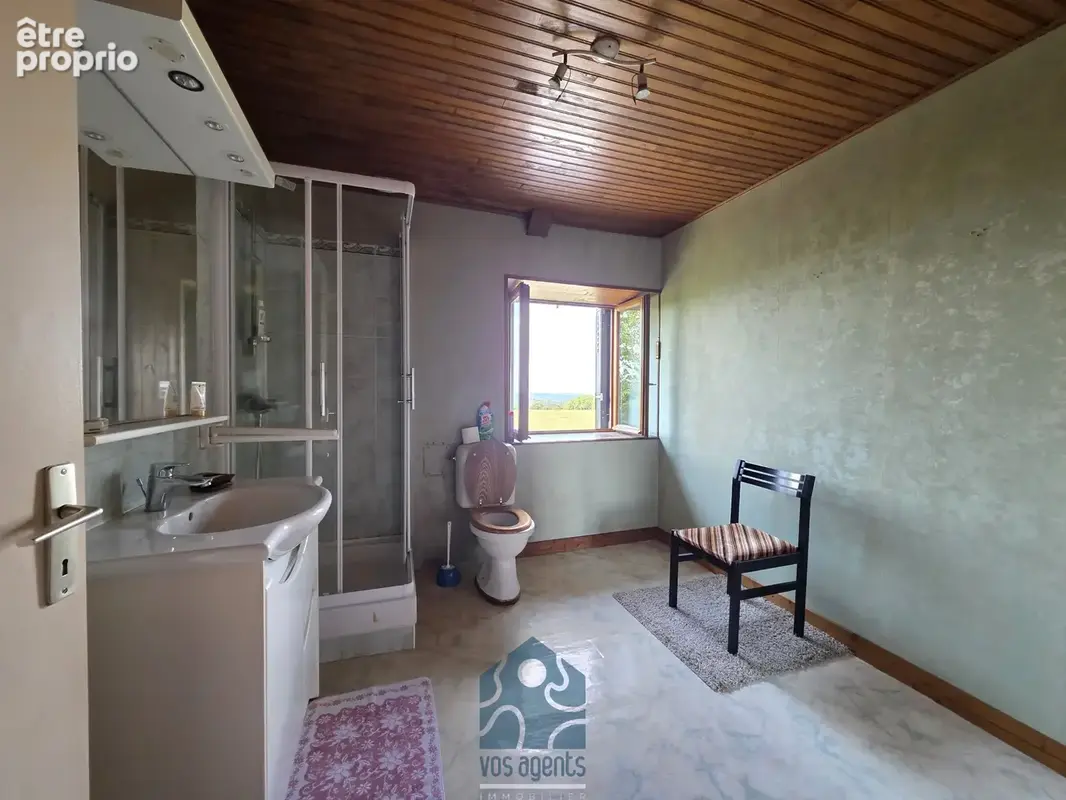 Longère huit pièces avec grange, annexes et terrain - photo 9