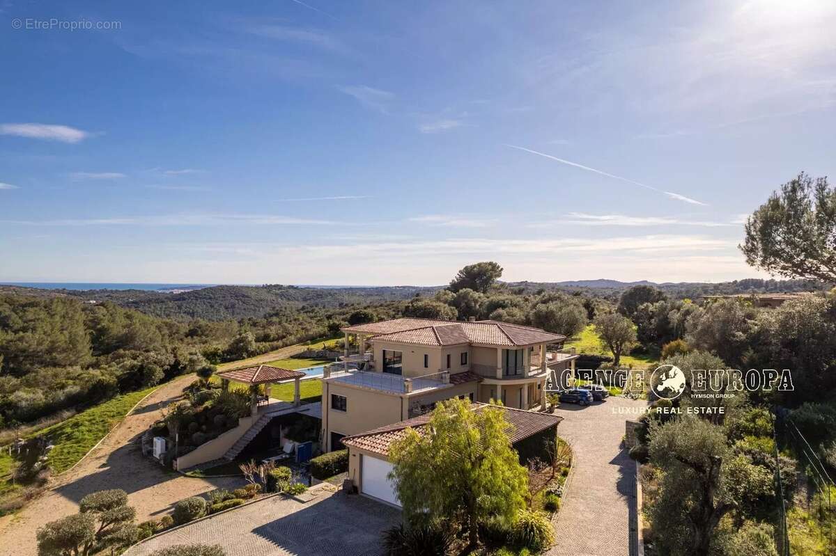 Maison à ROQUEFORT-LES-PINS