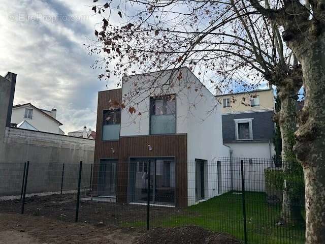 Maison à ASNIERES-SUR-SEINE