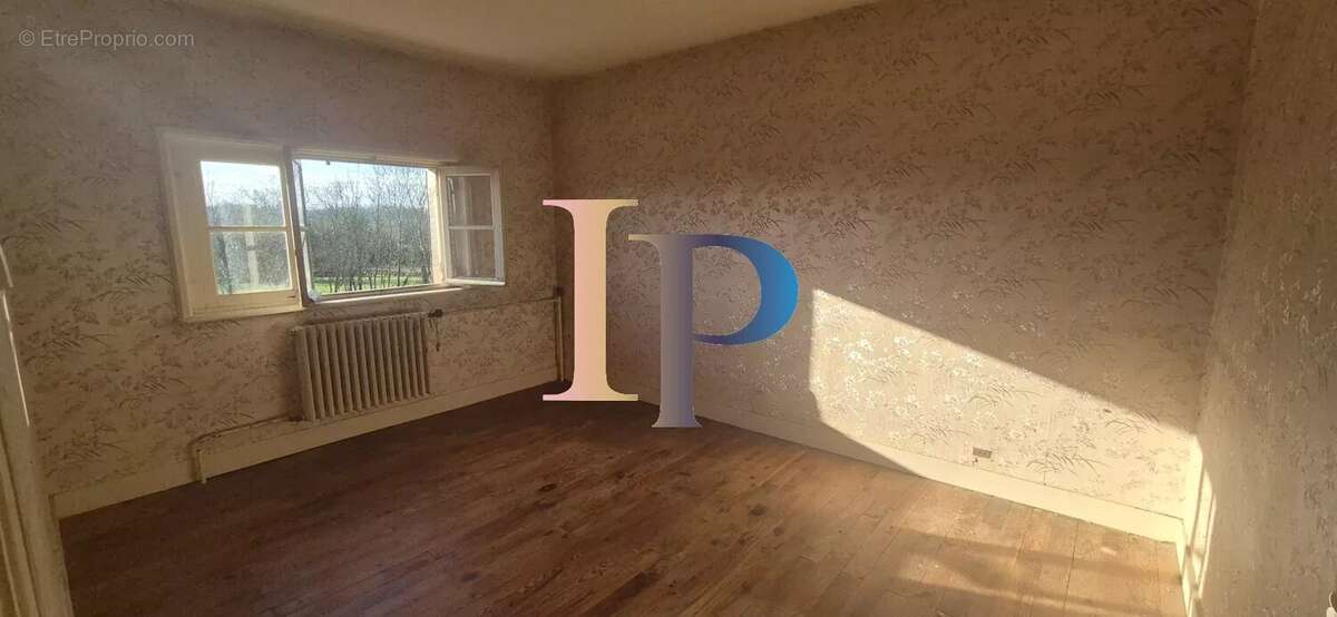 Maison à POUILLY-SOUS-CHARLIEU