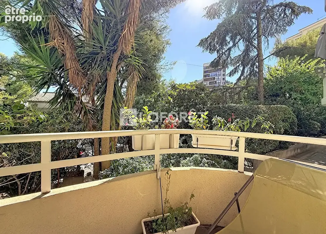 T3 de 75 m² - balcon - cave - box - sécurisé - Calme - Périer Marseille 8e - photo 11