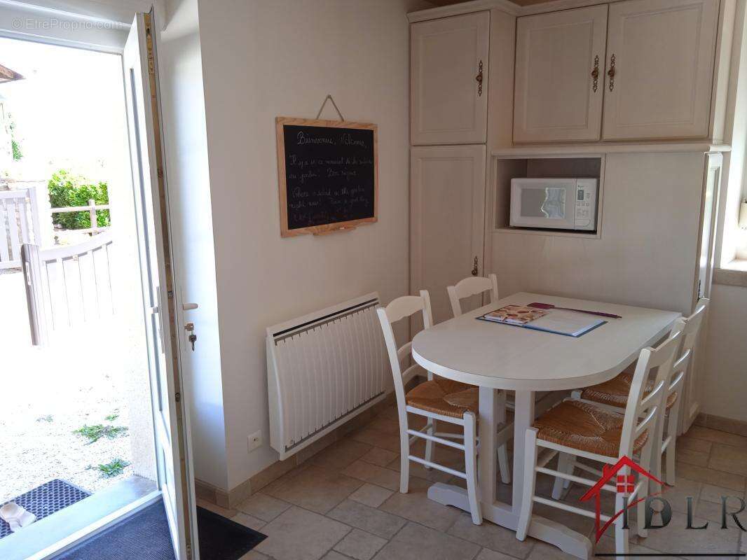 Maison à MONTCHARVOT