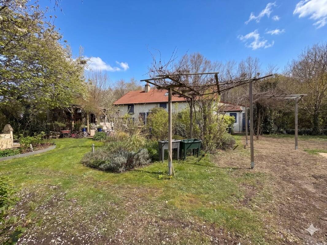 Maison à SAVIGNY-POIL-FOL