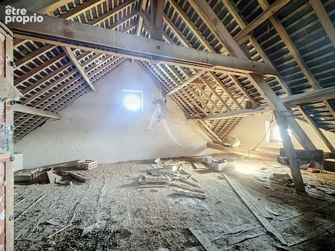 Propriété de caractère avec dépendance et 2,5 hectares ? Un beau potentiel à révéler ! - photo 16