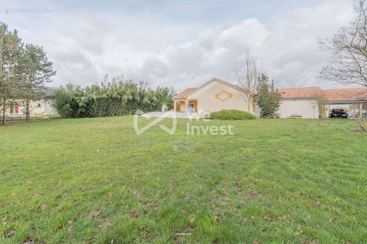 Maison 135 m² à Les Baroches  - photo 2