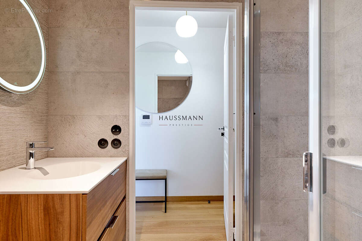 Appartement à PARIS-17E