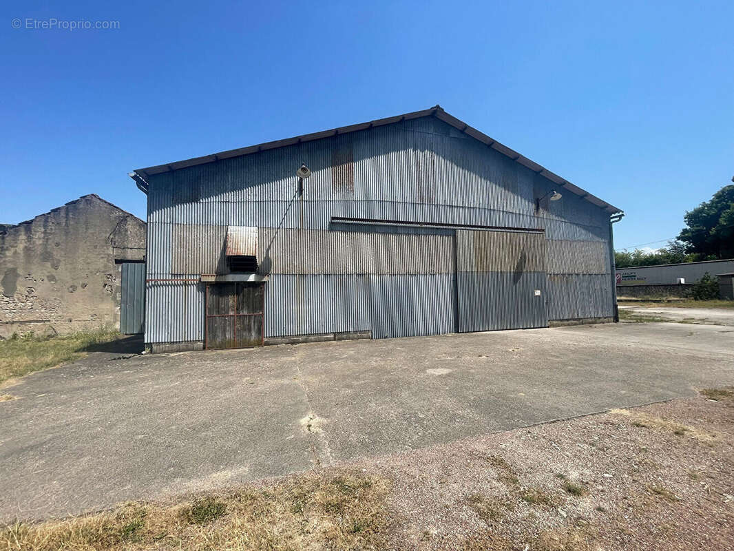Commerce à LA CHARITE-SUR-LOIRE