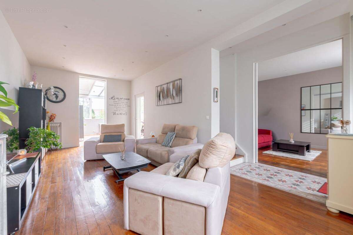 Maison à MONTEREAU-FAULT-YONNE