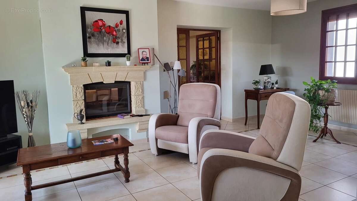 Maison à ROMANECHE-THORINS