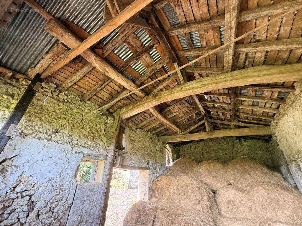 St christoly batiment a renover - photo 10