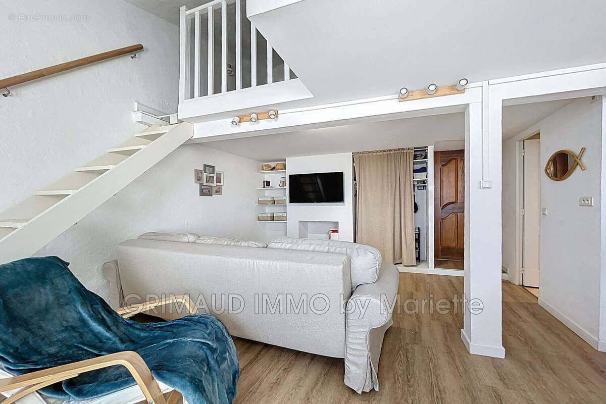 Appartement à GRIMAUD