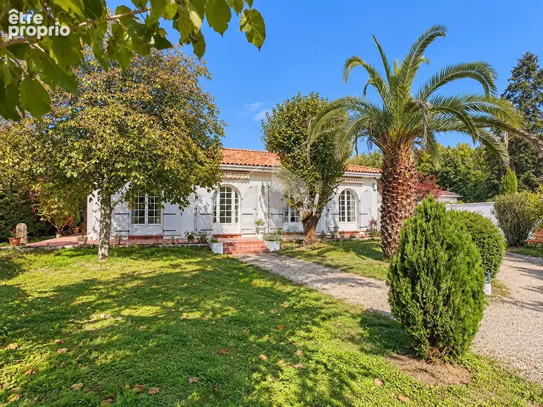 Belle villa de caractere - plain pied - secteur calme - 3 chambres - photo 1