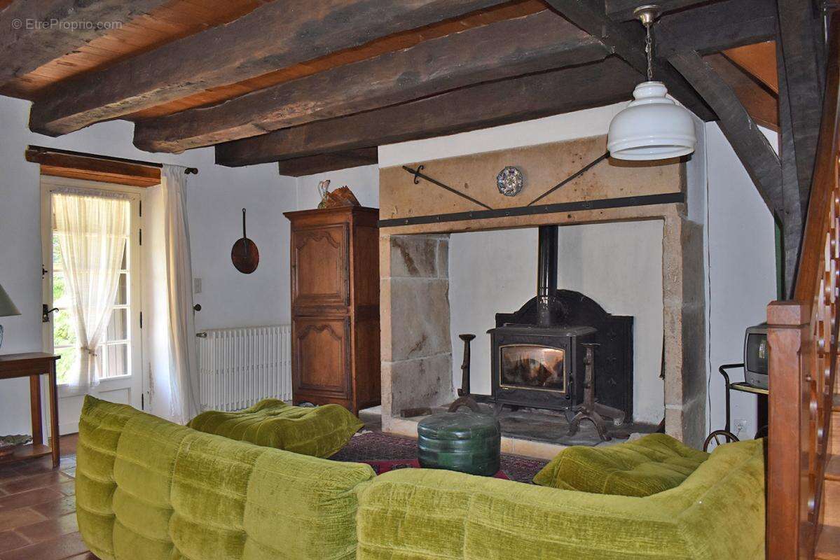 Maison à SAINT-AMAND-DE-COLY