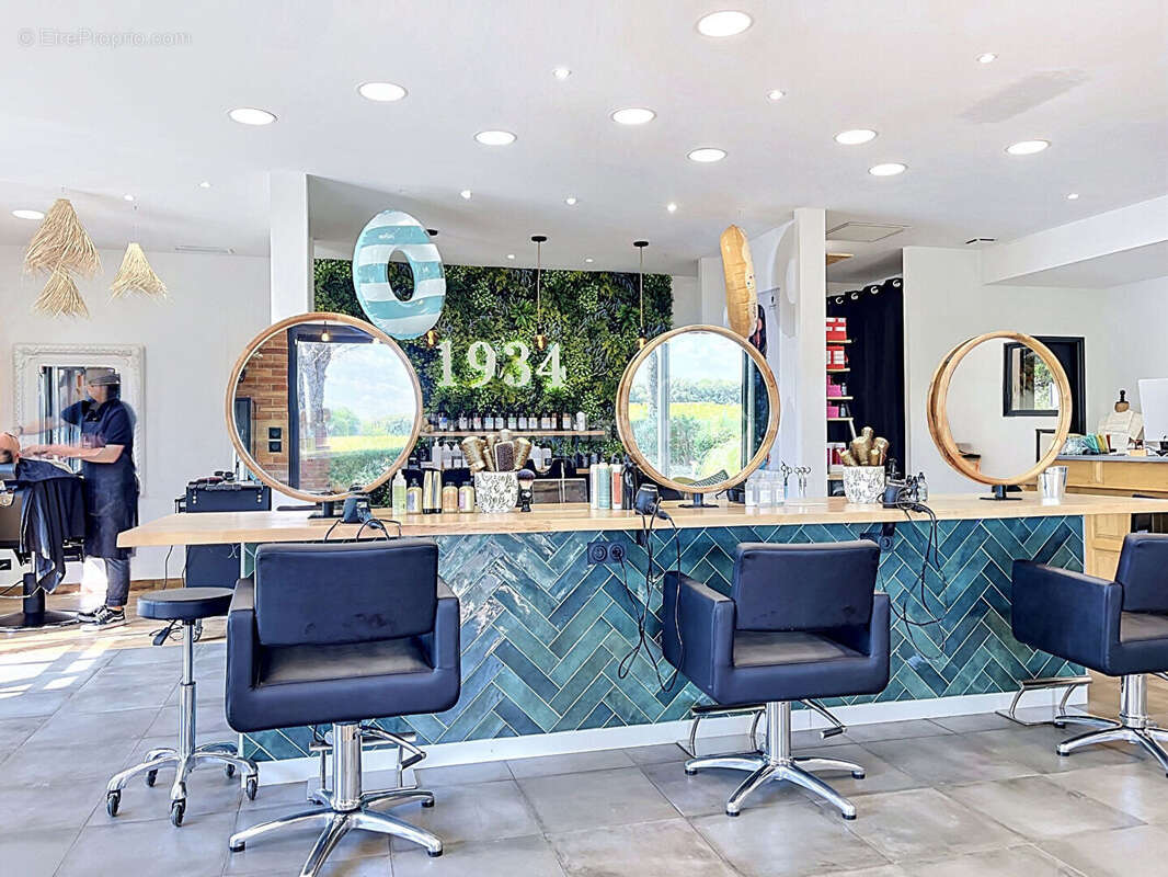 OPPORTUNITÉ UNIQUE : Créez le 1er "Salon Partagé" & Coworking Beauté de Suze-la-Rousse ! - photo 10