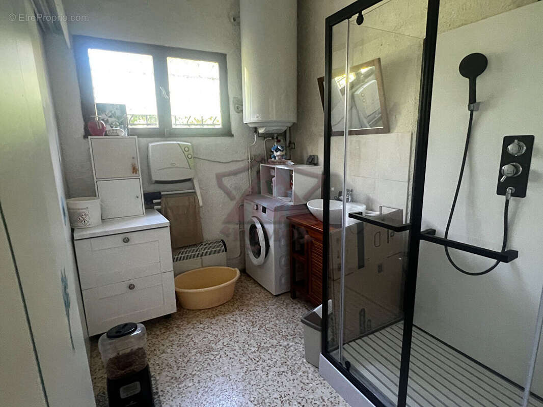 Maison avec piscine dans un environnement calme - photo 17