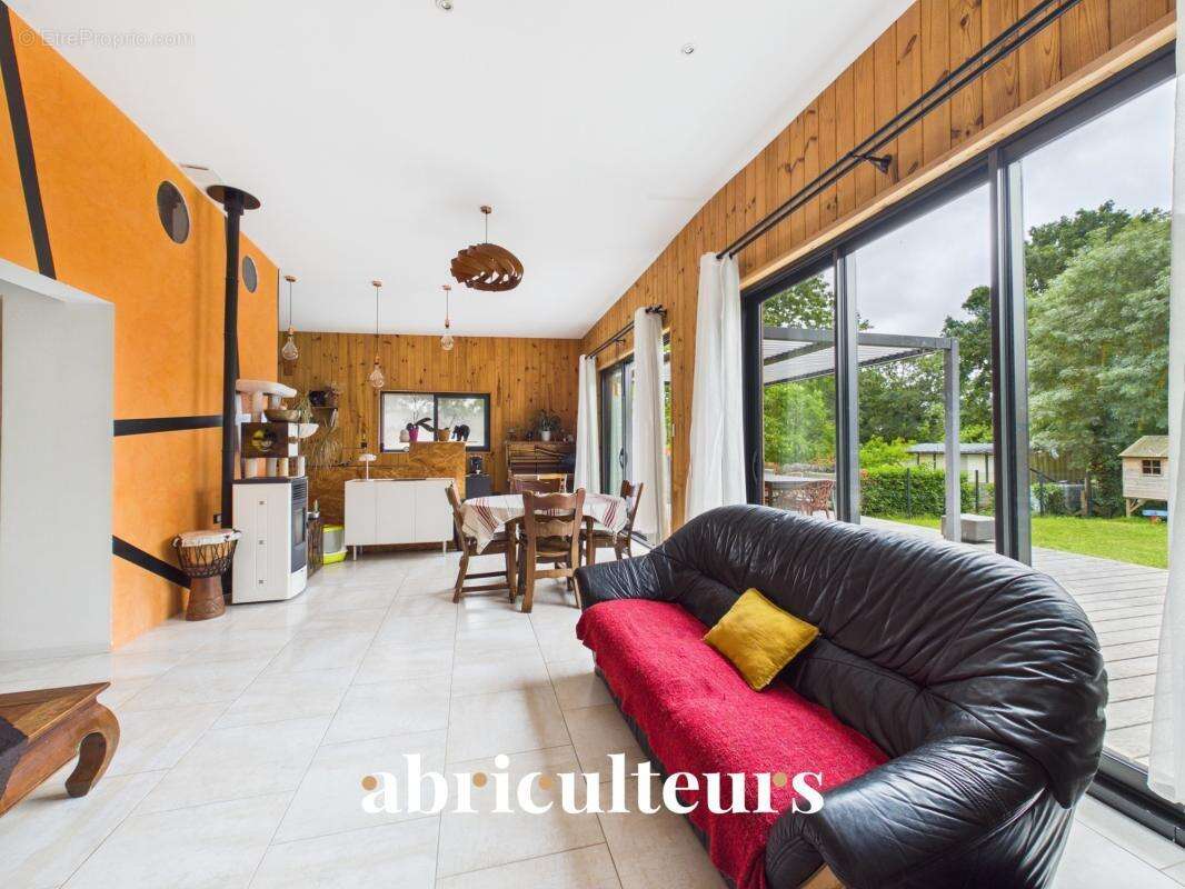 Belle maison contemporaine de 120 m² dans la verdure en vente à Les Touches (44390) - photo 2