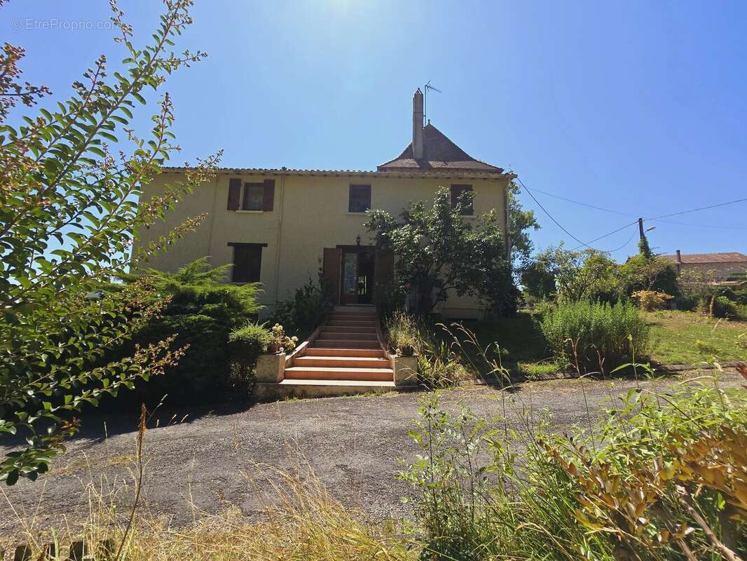 Maison familiale spacieuse avec 4 chambres, un grand sous-sol et une piscine - photo 19