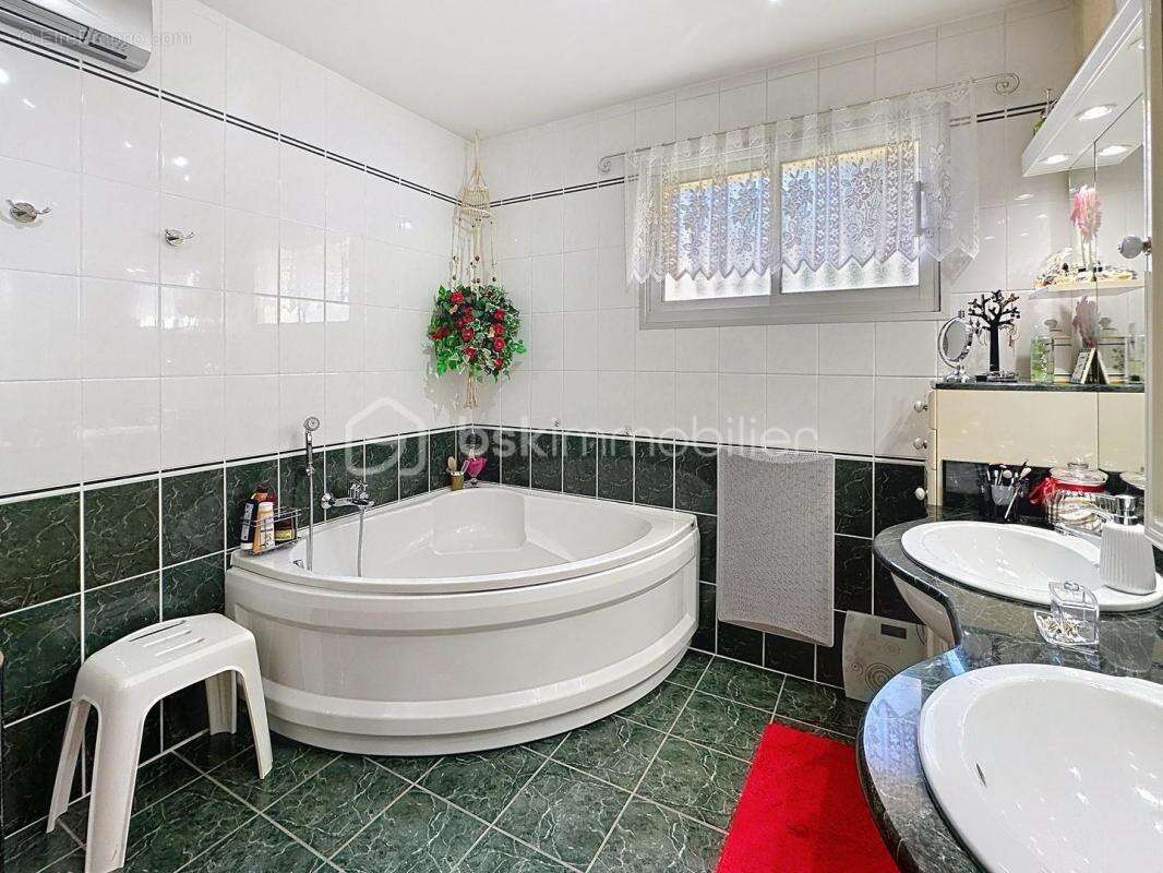 Maison à SAINT-PIERRE-DU-MONT