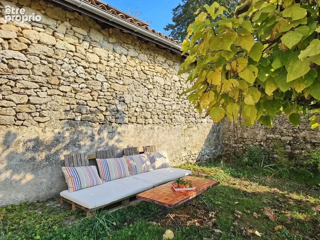 Entre Pellegrue et Gensac – Maison en pierre pleine de charme avec vue dégagée. piscine et potentiel locatif - photo 28